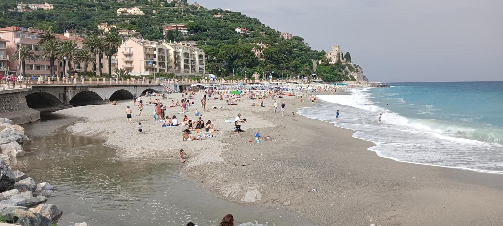 Piccolo Hotel Holiday Center فينالي ليغوري المظهر الخارجي الصورة