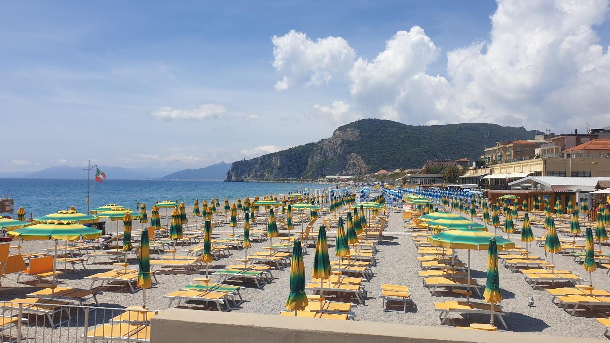 Piccolo Hotel Holiday Center فينالي ليغوري المظهر الخارجي الصورة